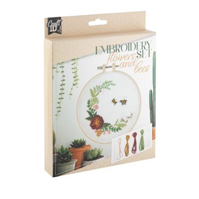 Embroidery set Blumen & Bienen 15,2cm