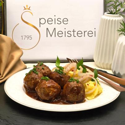 Fleischklopse in Zwiebelsosse