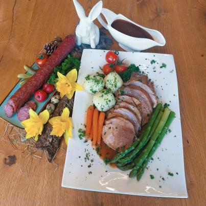 Osterbraten und Bergsalami