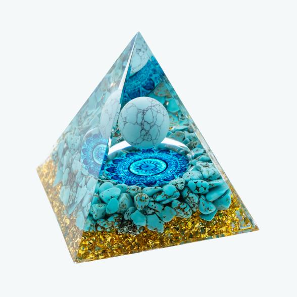 Pyramide Resin, Kristall und Edelsteine - 112823000000 - 1 - 588px