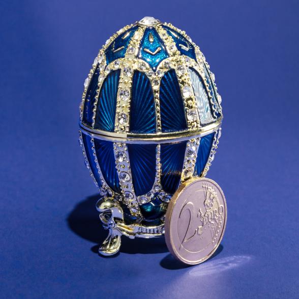 Aufsteller & Münze 'Art of Fabergé Numismatics' - 113119000000 - 1 - 588px