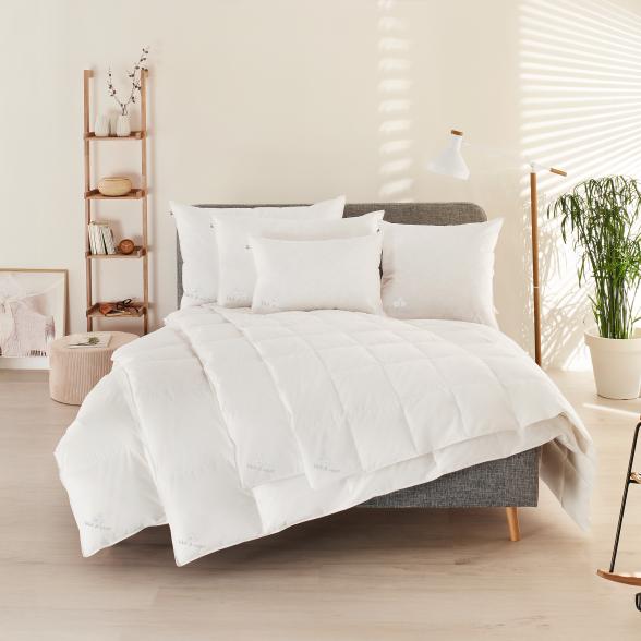 OBB Daunendecke Weiß & Edel 135x200cm - 113569900000 - 1 - 588px