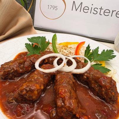 Hackfleischröllchen in Paprikasosse