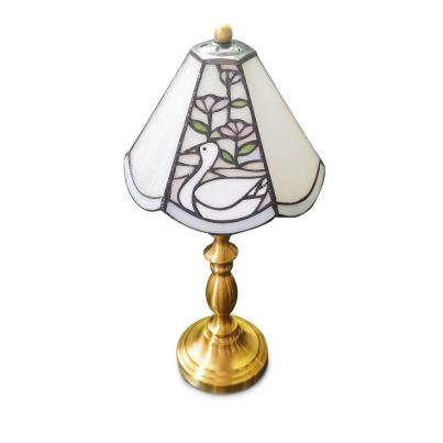 Tiffanystillampe Schwan