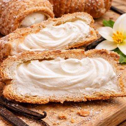 Striezelgebäck Vanillefüllung