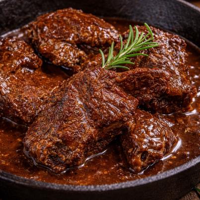 Zartes Rind in gezogener Soße