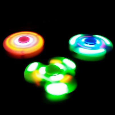 LED Finger Spinner & Lautsprecher pink
